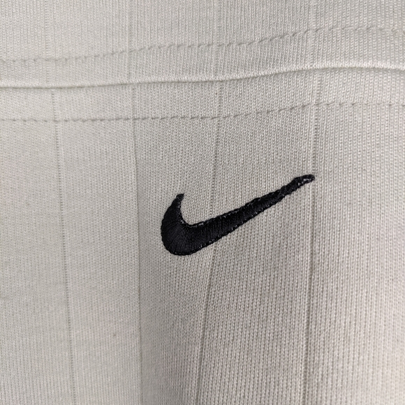 Nike V-Neck T-Shirt - Picture 4 of 5